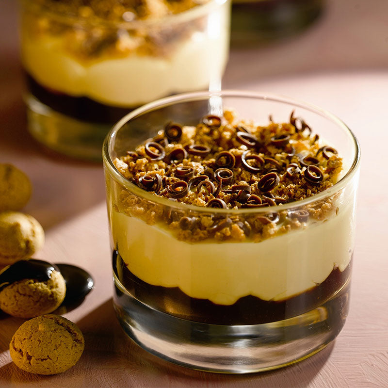 Tiramisù in coppa con mascarpone, amaretti e cioccolato