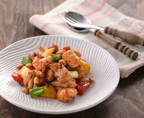 555. POLLO IN SALSA PICCANTE
