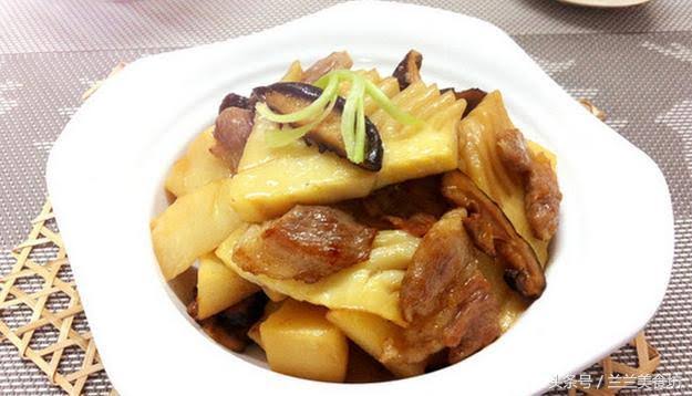 560. MANZO BAMBÙ E FUNGHI